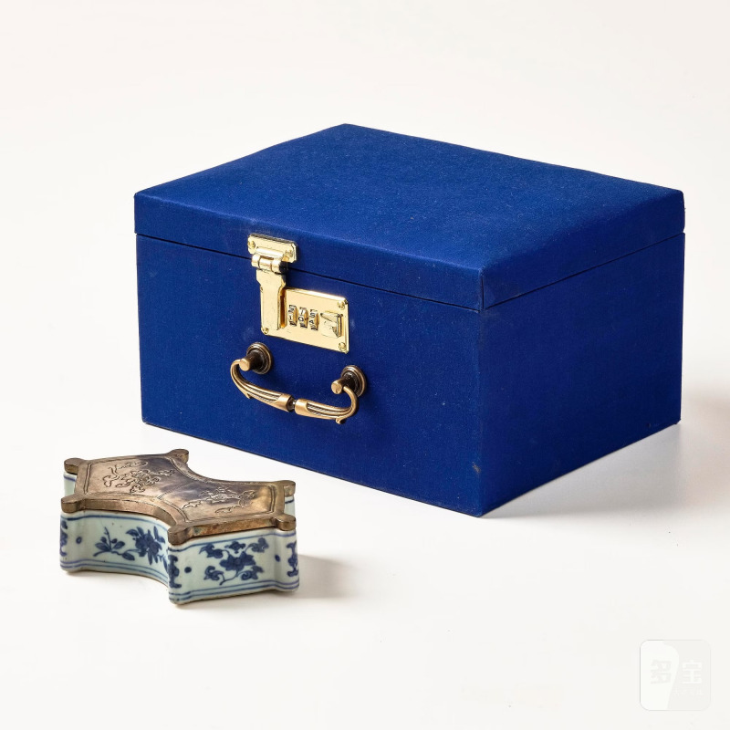 A blue and white writing box, - 图9